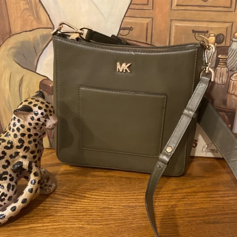 Michael Kors Gloria Leather Crossbody Messenger Bag Olive-Gray - like New